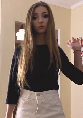 Возбужденная жена высказала свои претензии и дала в задницу